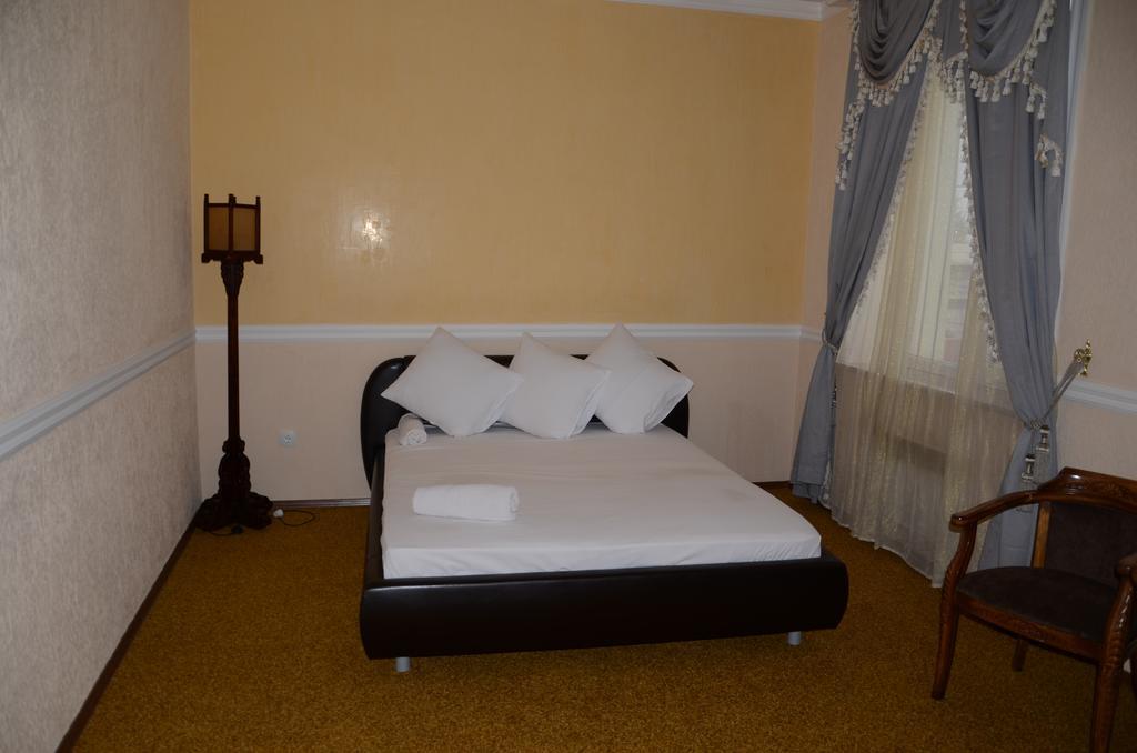 Saryarka Hotel Astana Zimmer foto