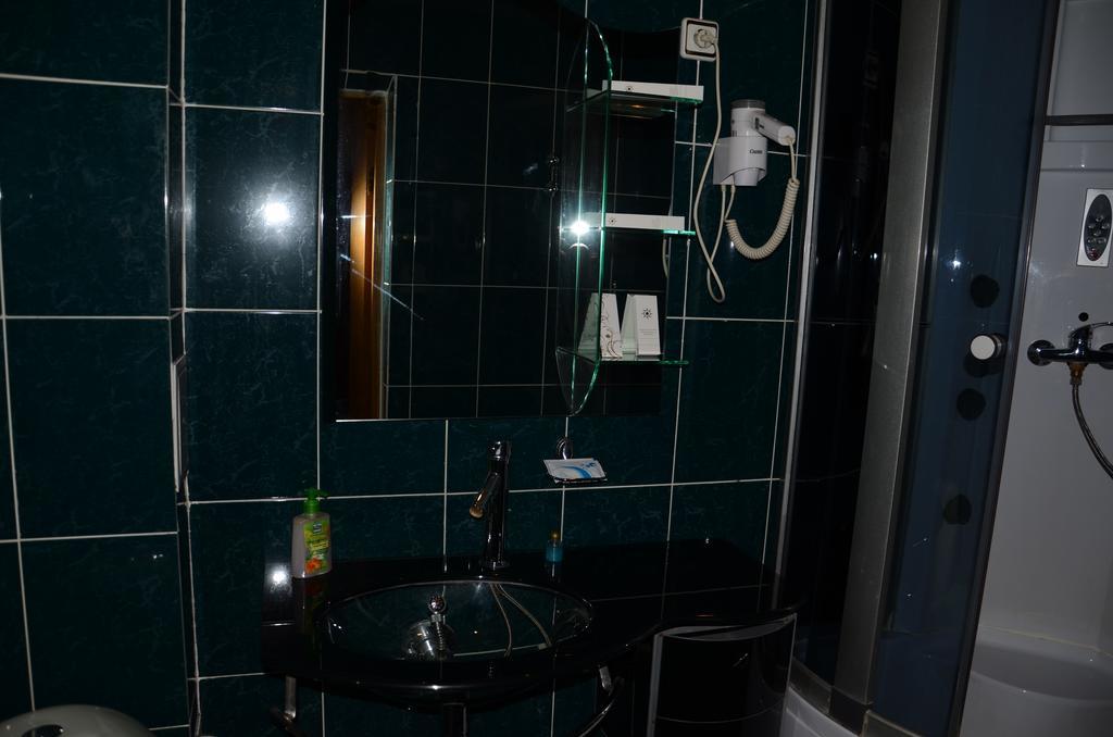 Saryarka Hotel Astana Zimmer foto